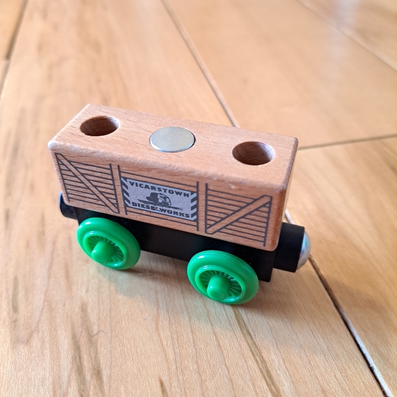 VICARSTOWN DIESELWORKS Thomas Train Wooden Railway SLOT & BUILD CHASSIS - Picture 1 of 6